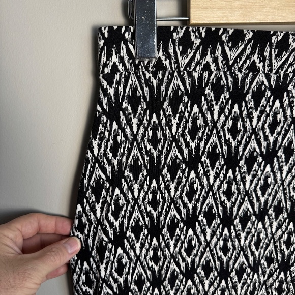 Dalia Women's Small Pull-On Aztec Maxi Skirt Elastic Waist Full Length B & W - Picture 2 of 11